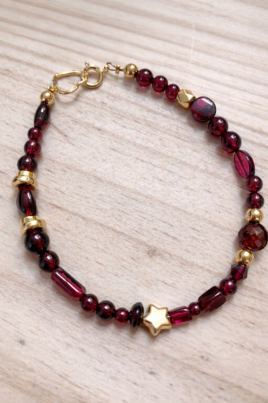 Bracelet Grenat acier inoxydable doré