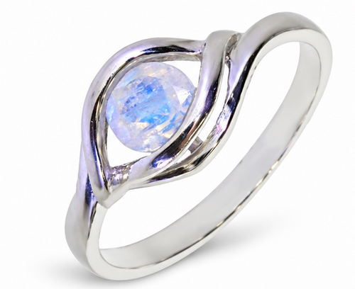 Bague en pierre de lune facettée et argent 925 — vue sur fond blanc