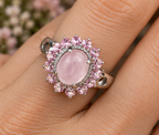 Bague quartz rose et kunzites en argent massif 925 portée à la main